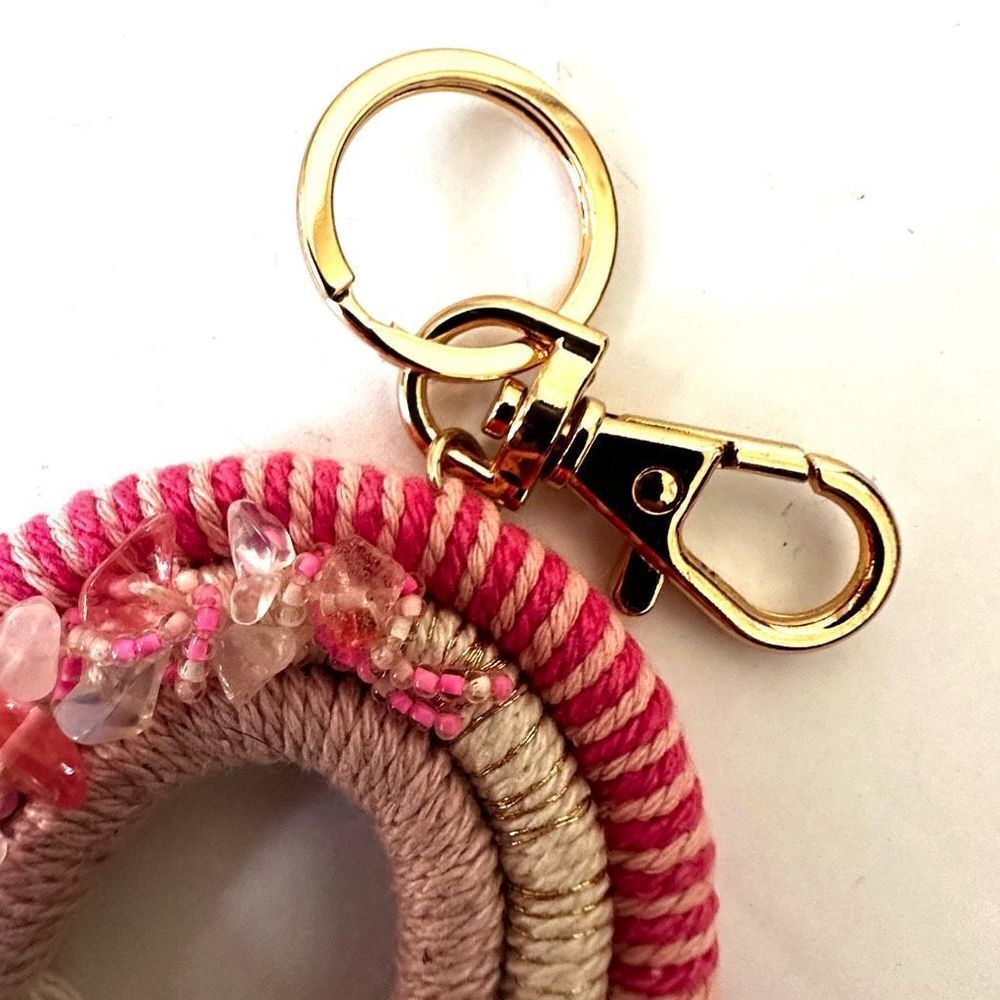 Pink macrame rainbow keychain - Picture 2 of 7